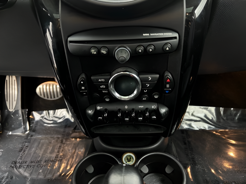 Used 2014 Crystal Silver Metallic MINI Base image 24