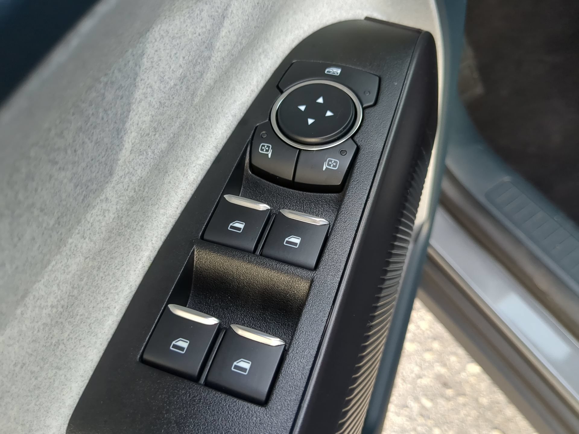 New 2026 Carbonized Gray Metallic Ford XLT image 52