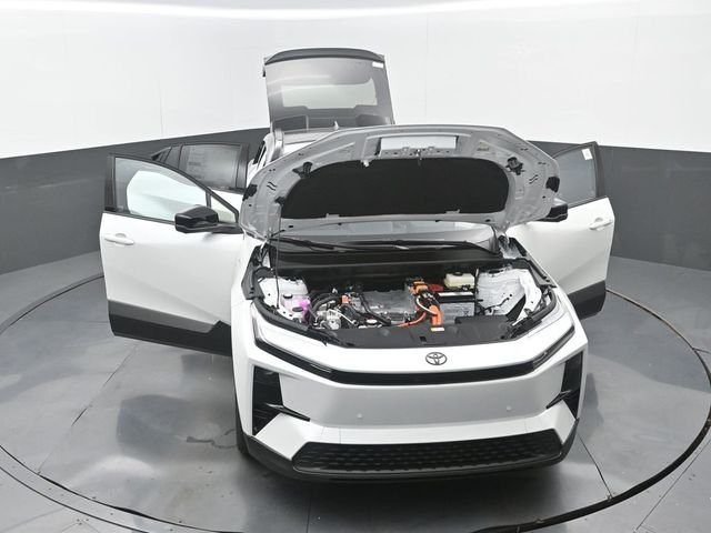 New 2026 Wind Chill Pearl/Black Toyota XSE image 34
