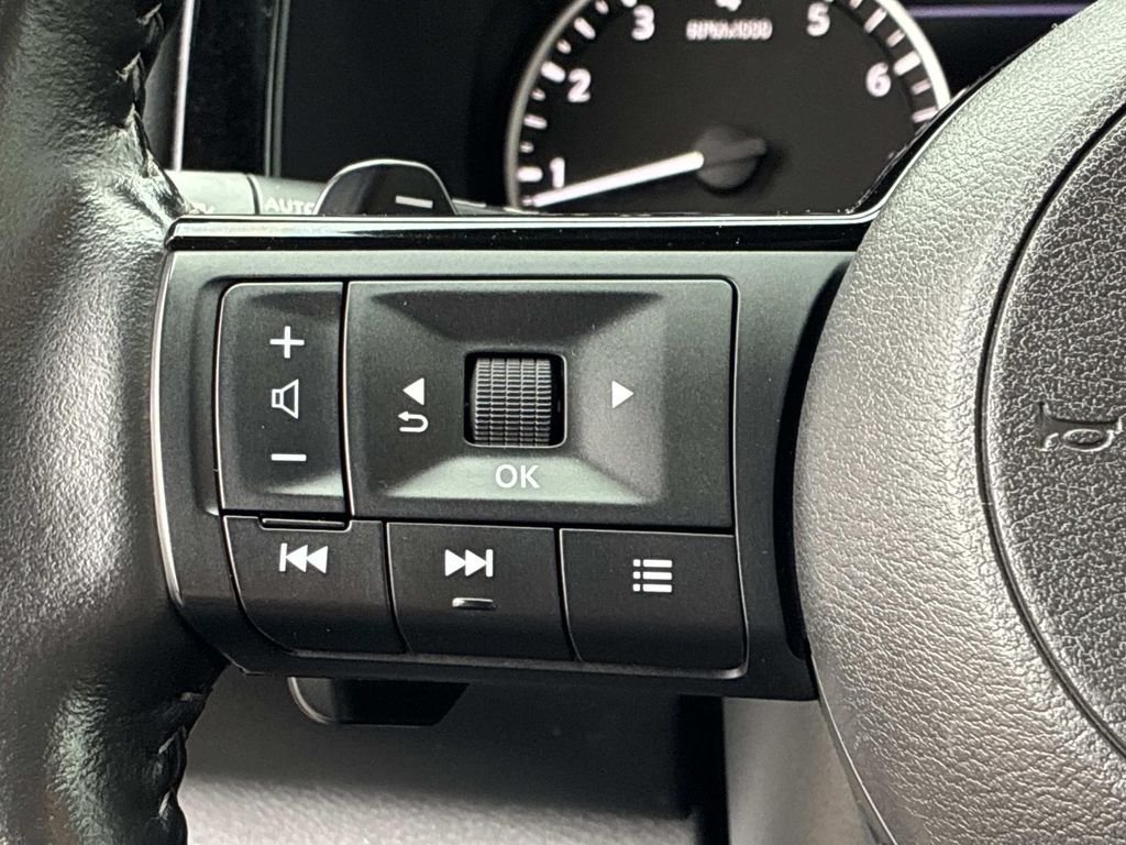 Used 2025 Gray Nissan SL image 26