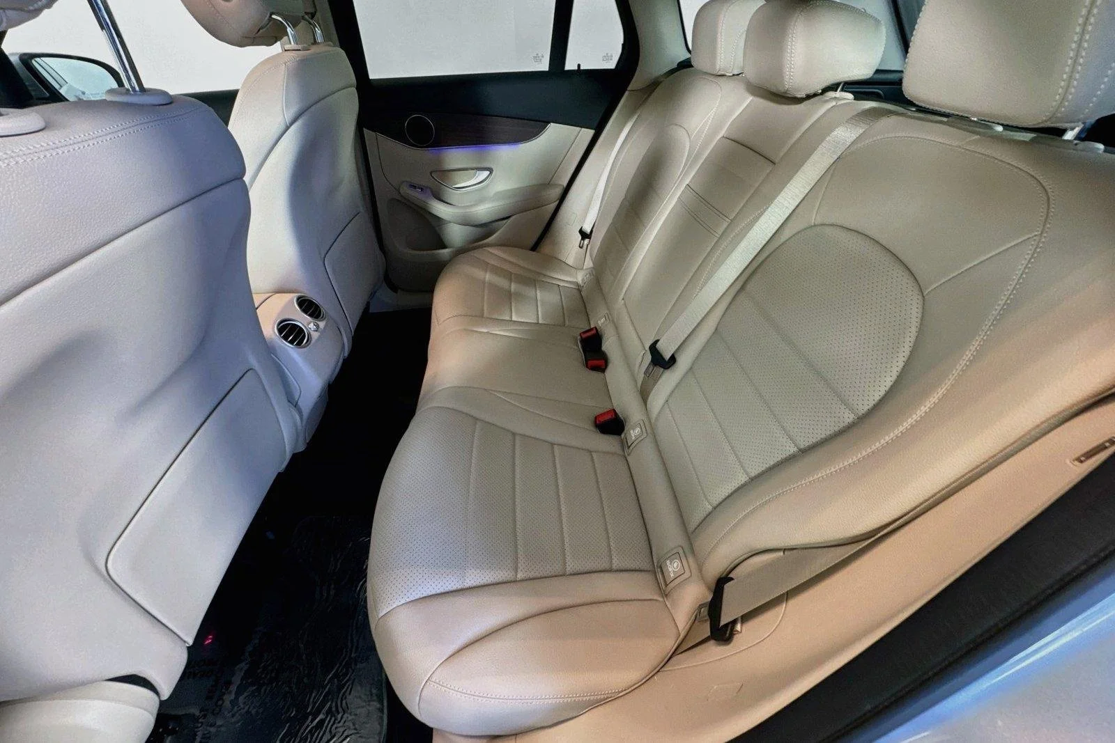 Used 2022 Cirrus Silver Metallic Mercedes-Benz GLC 300 image 23