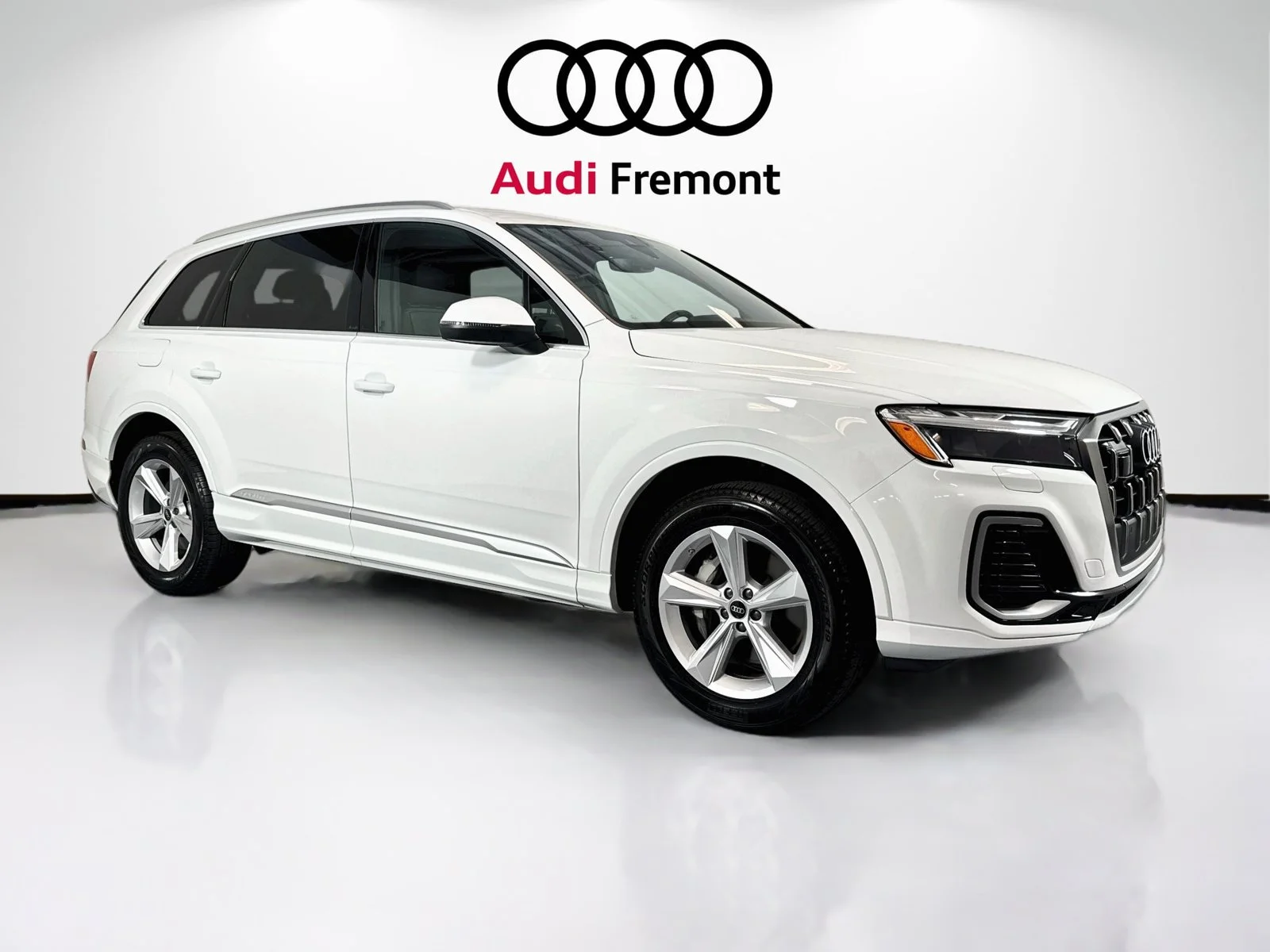 Used 2025 Carrara White Audi Premium image 3
