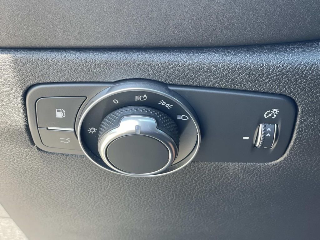 Used 2025 Black Alfa Romeo Base image 17