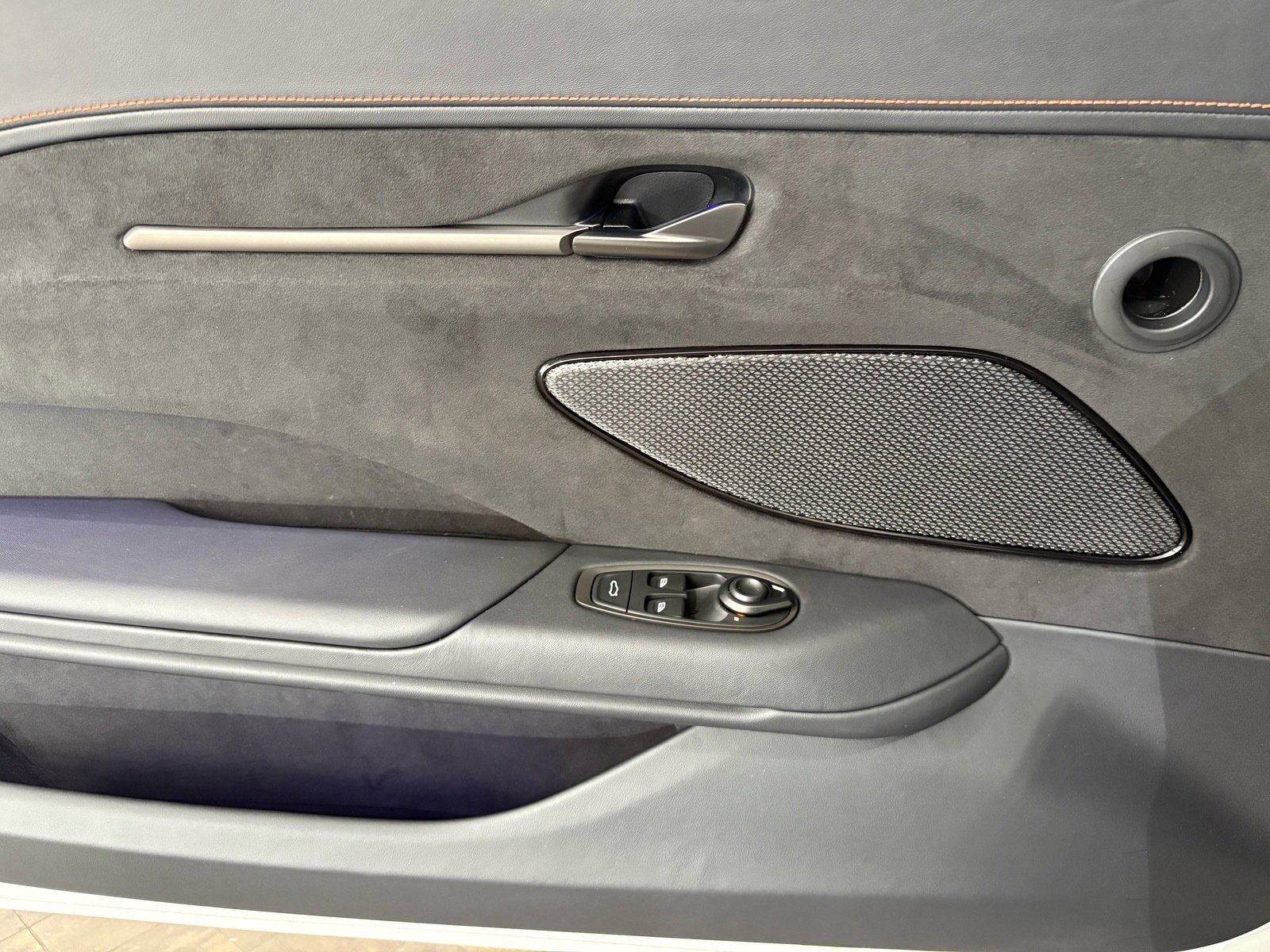 2026 Aston Martin Vantage Base - Photo 17