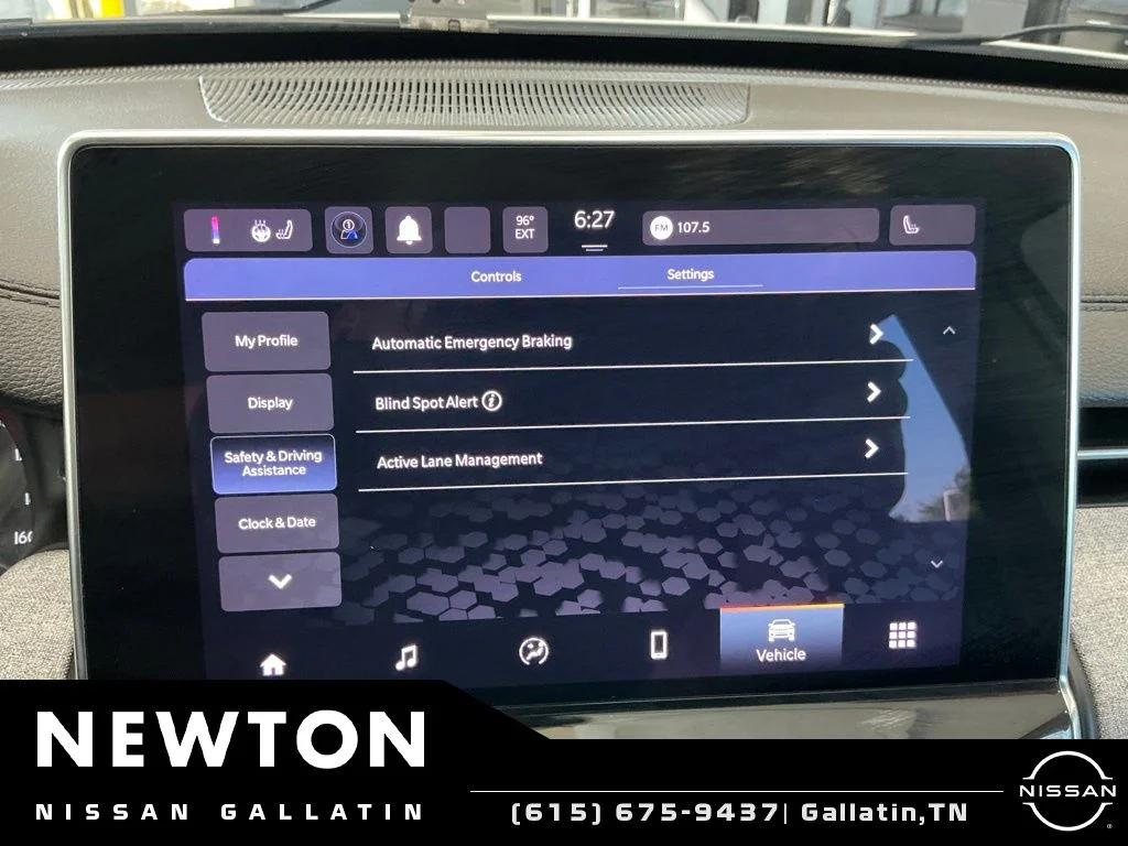 Used 2022 Bright White Clearcoat Jeep Latitude Lux image 28