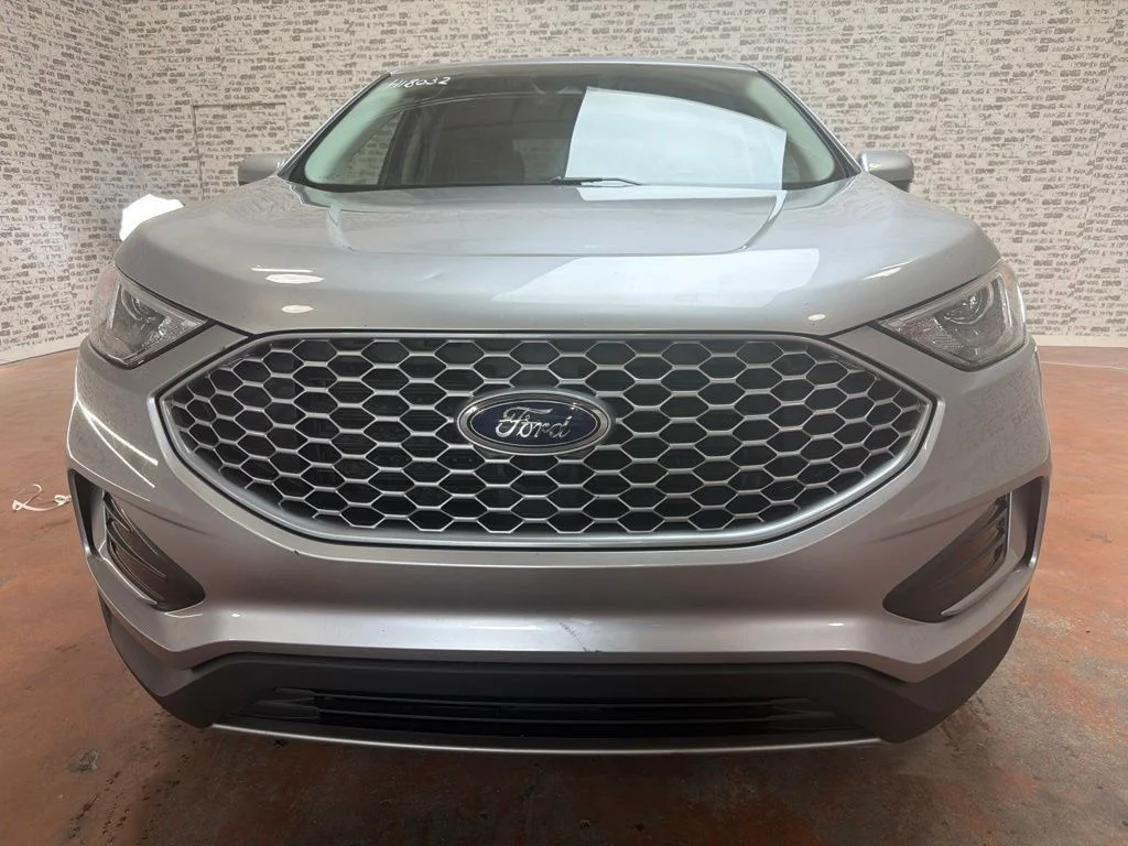 Used 2023 Iconic Silver Metallic Ford SEL image 2