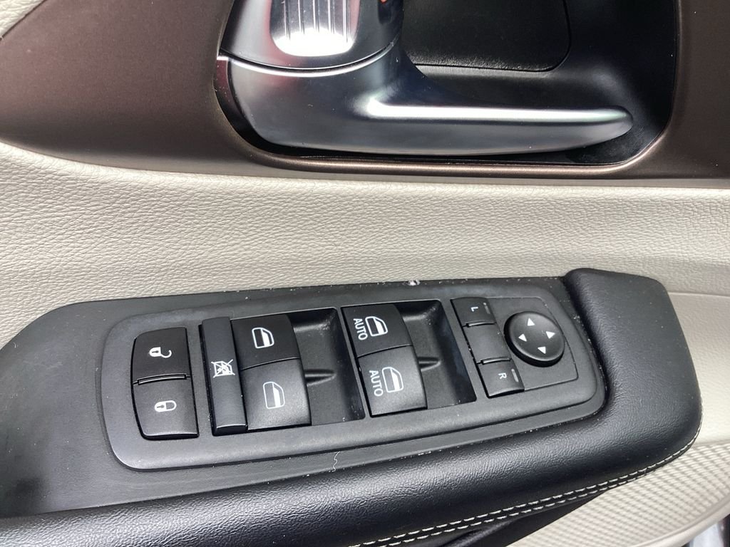 Used 2022 Gray Chrysler LX image 37