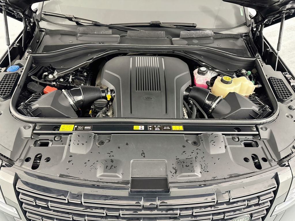 Certified Used 2025 Black Land Rover SE image 31