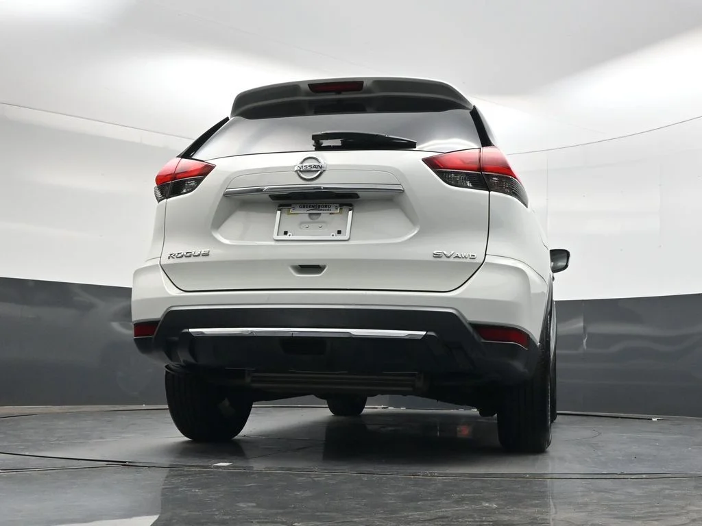 Used 2018 Glacier White Nissan SV image 31