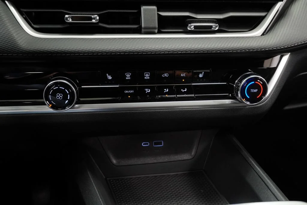 2027 Chevrolet Equinox LT - Photo 18