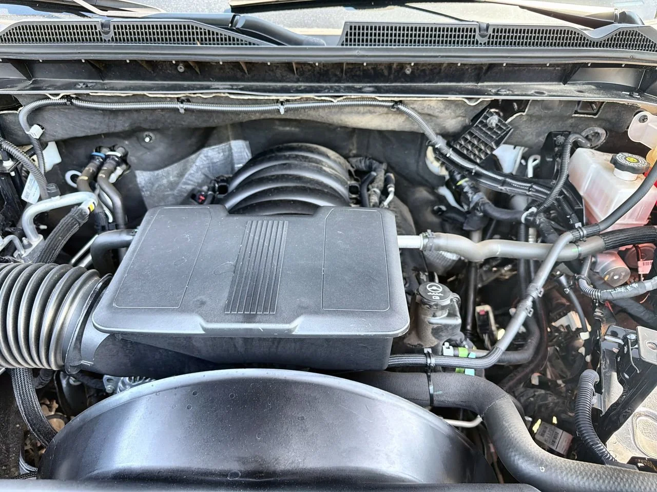 Used 2024 Summit White GMC AT4 image 25