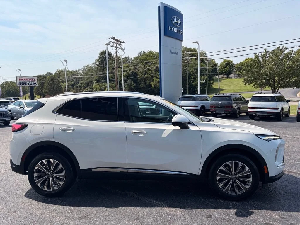 Used 2024 Summit White Buick Preferred image 4