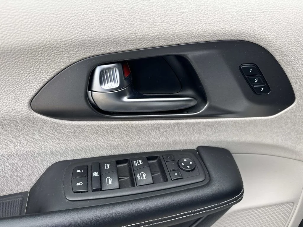 Used 2023 Silver Chrysler Touring L image 36