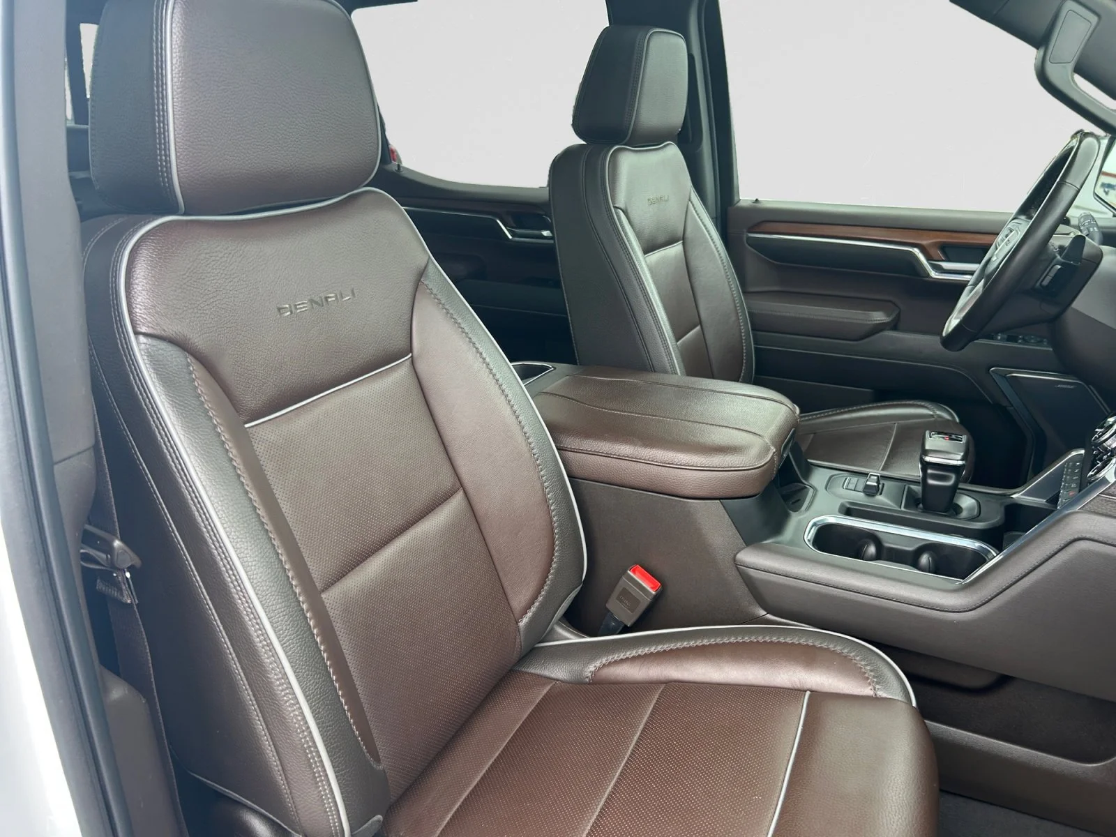 Used 2023 White GMC Denali Crew Cab image 12