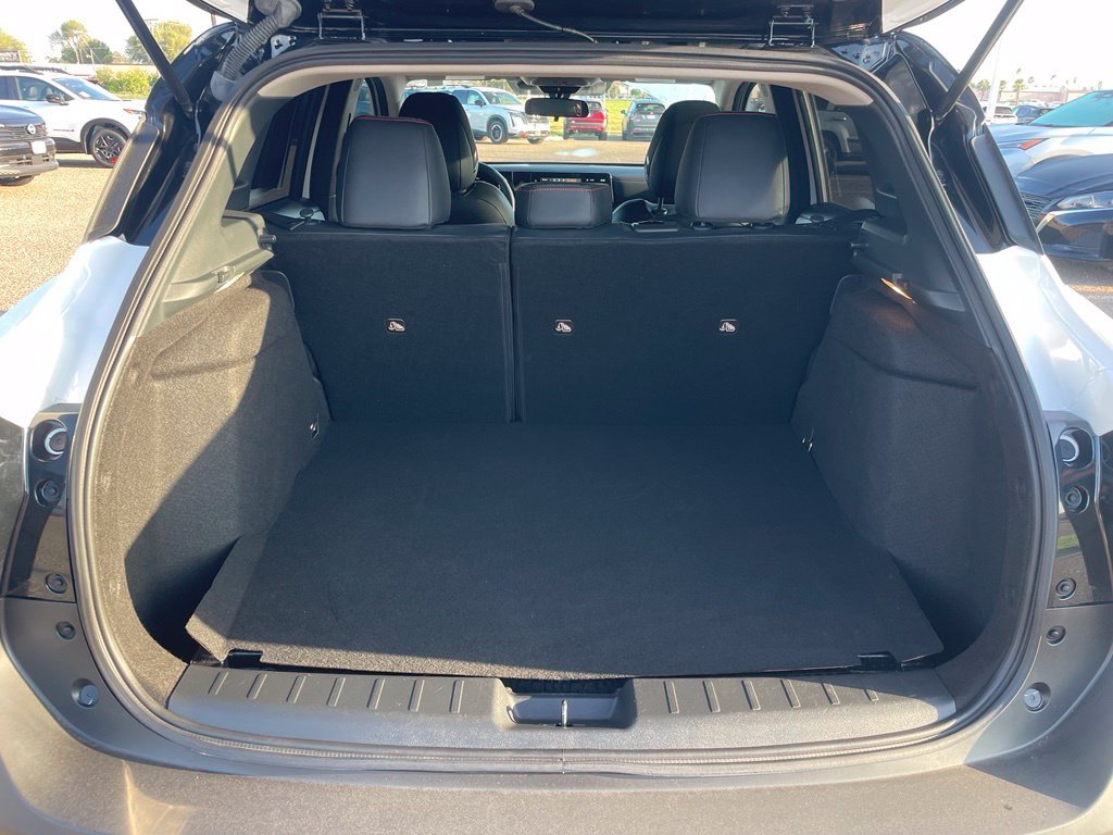 Used 2025 White Nissan SR image 5
