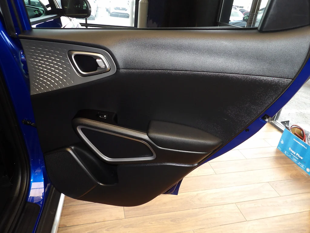 Used 2022 Neptune Blue/Cherry Black Kia X-Line image 15