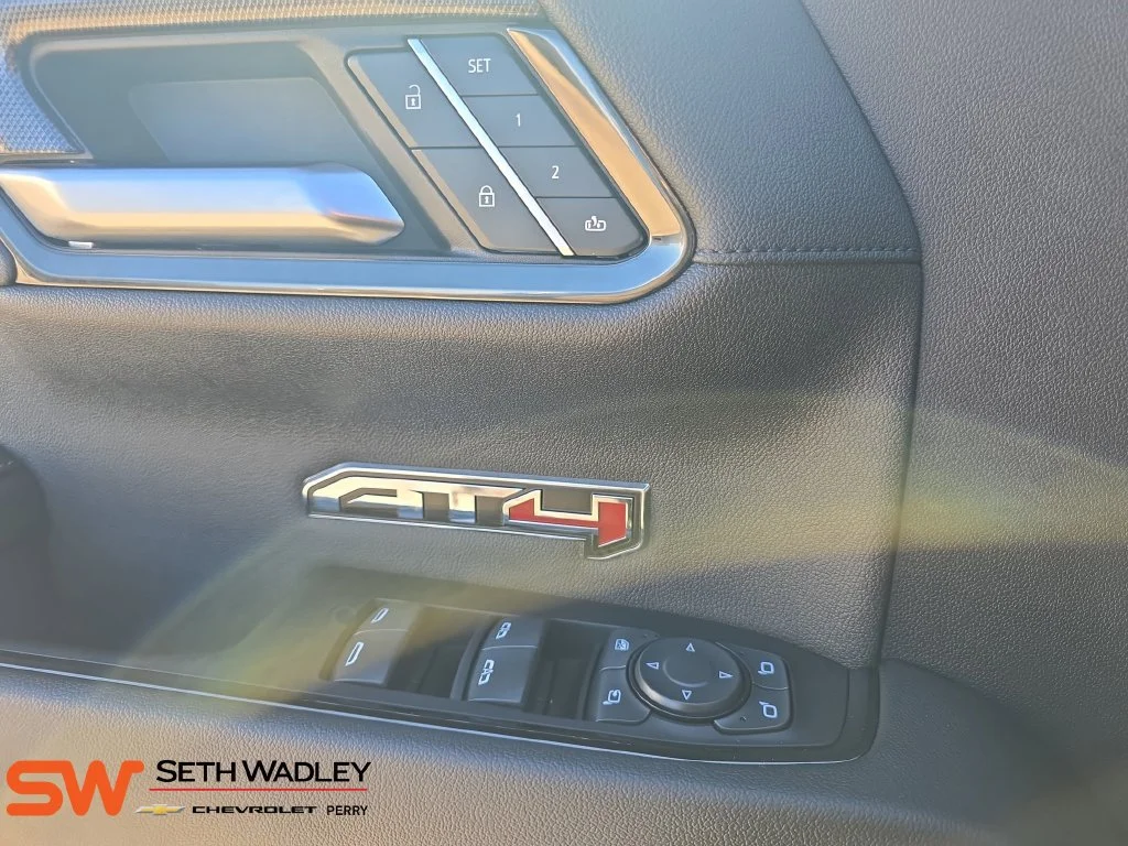 Used 2025 Onyx Black GMC AT4 image 28