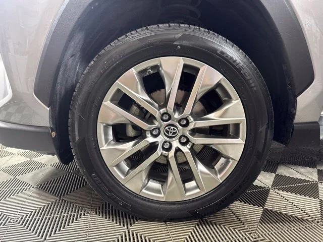 Certified Used 2019 Silver Sky Metallic Toyota XLE Premium image 10