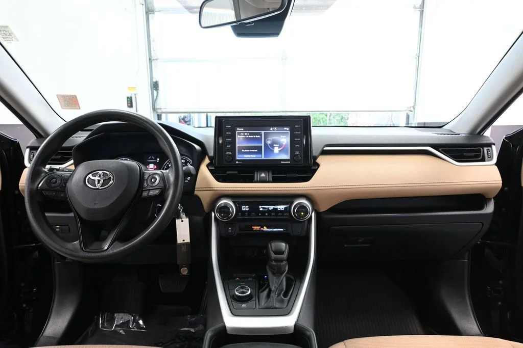 2022 Toyota RAV4 LE - Photo 24