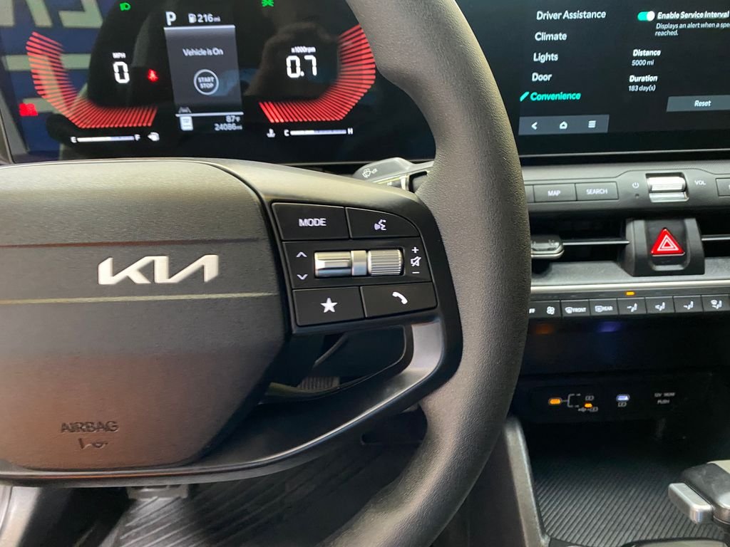 Used 2025 White Kia LXS image 31
