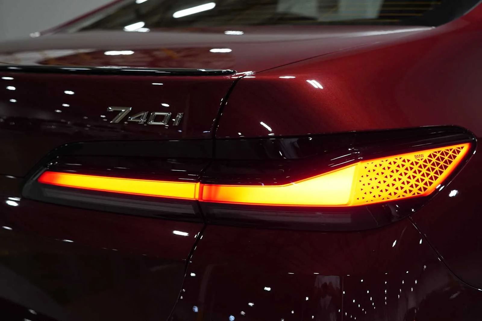 New 2026 Aventurin Red Metallic BMW 740i image 8