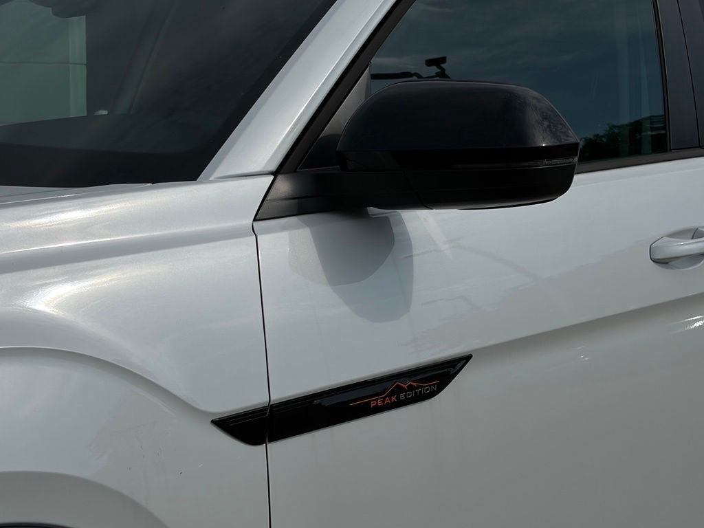 New 2026 Opal White Pearl Volkswagen 2.0T Peak Edition image 3