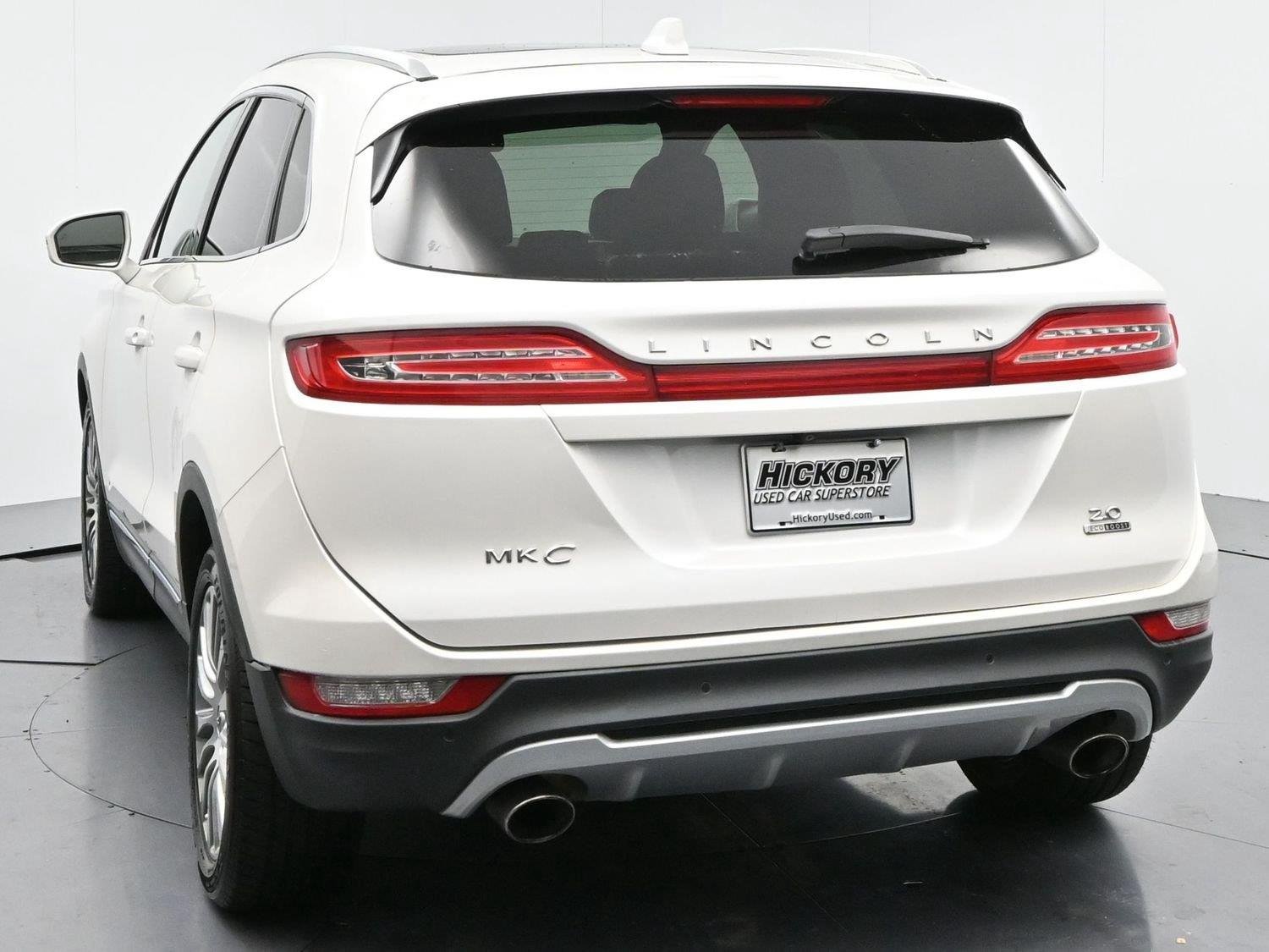 Used 2015 White Platinum Metallic Tri-Coat Lincoln FWD 4dr image 6