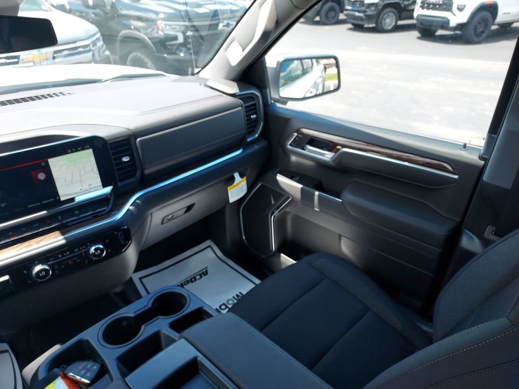 New 2026 Summit White GMC SLE image 11