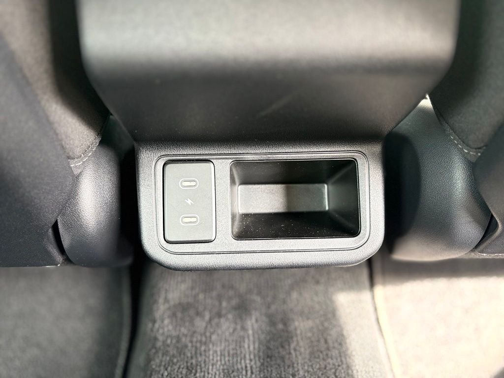 Used 2025 Snow White Pearl Kia LX image 27