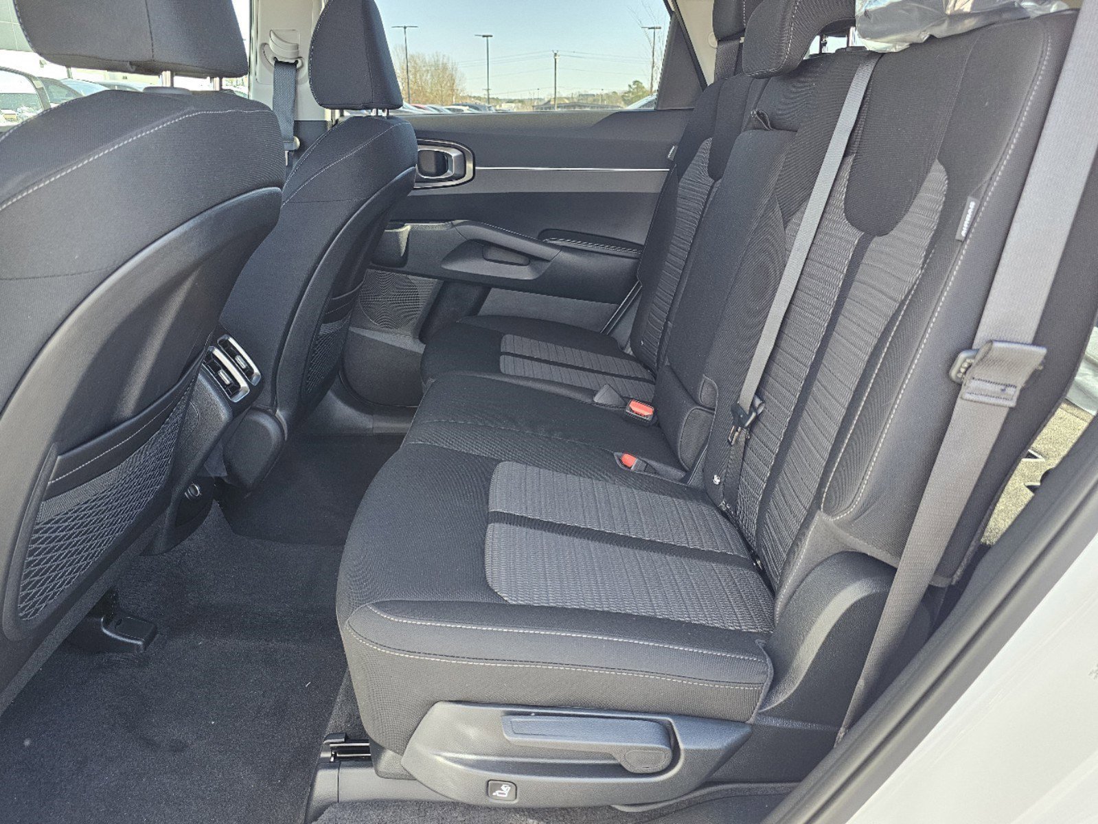 New 2025 Glacial White Pearl Kia LX image 13