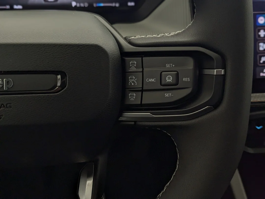 New 2026 Grey Jeep Limited - - 4x4 - 1.6L Turbo Hybrid - Uconnect 5 w/ 12.3 Screen & More! image 18