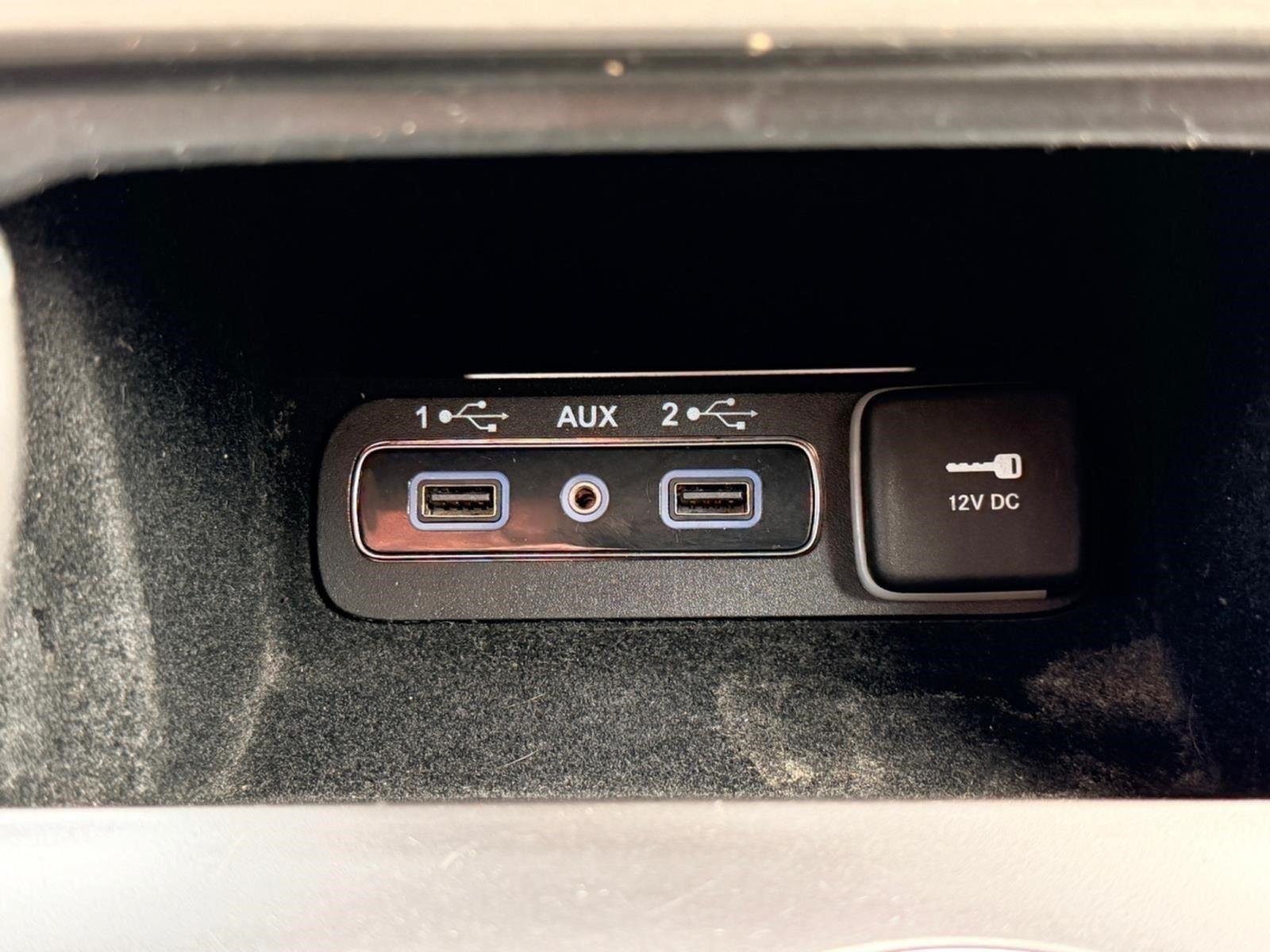 Used 2020 Diamond Black Crystal Pearlcoat Jeep Limited image 8