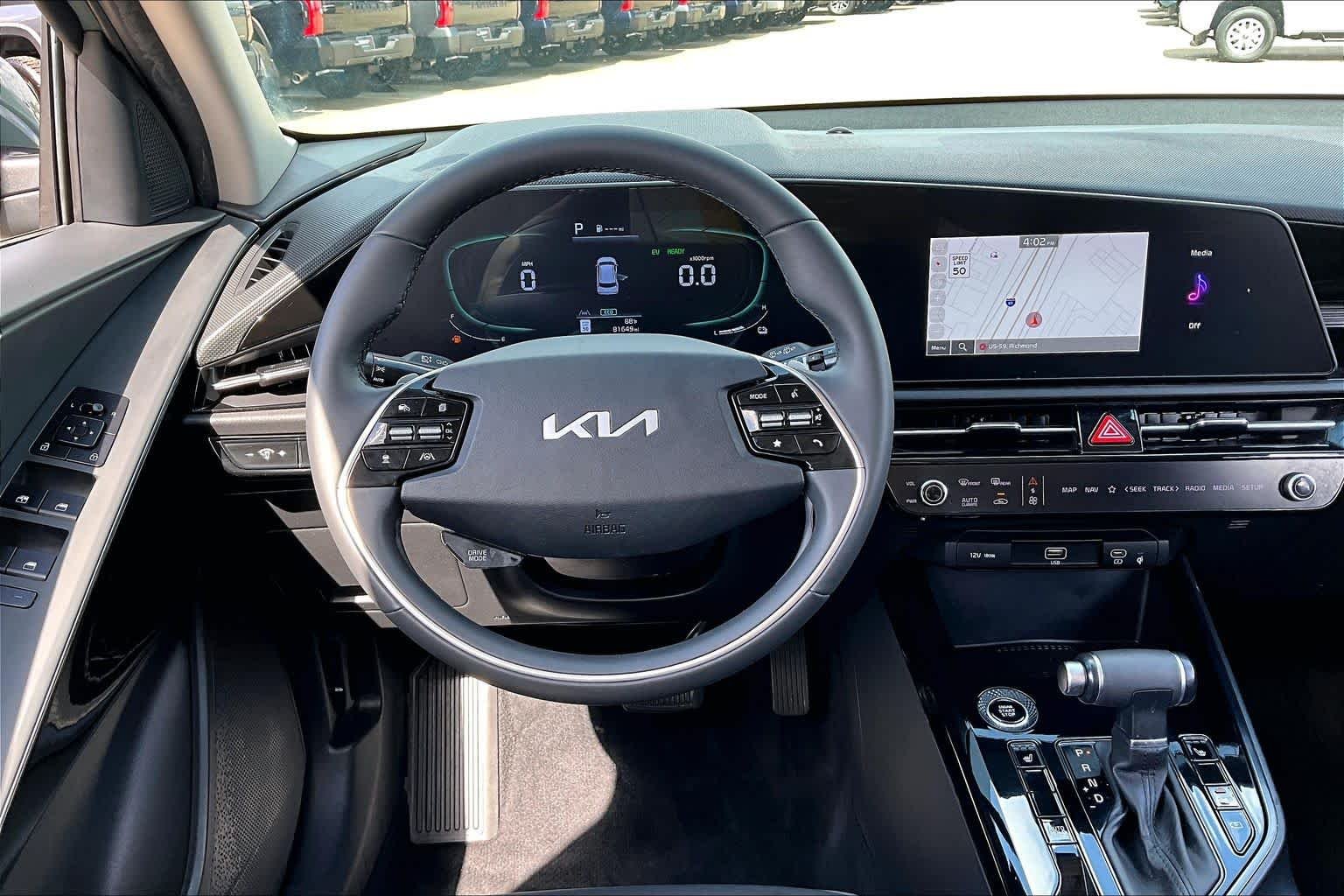 Used 2023 Cityscape Green Kia EX image 10