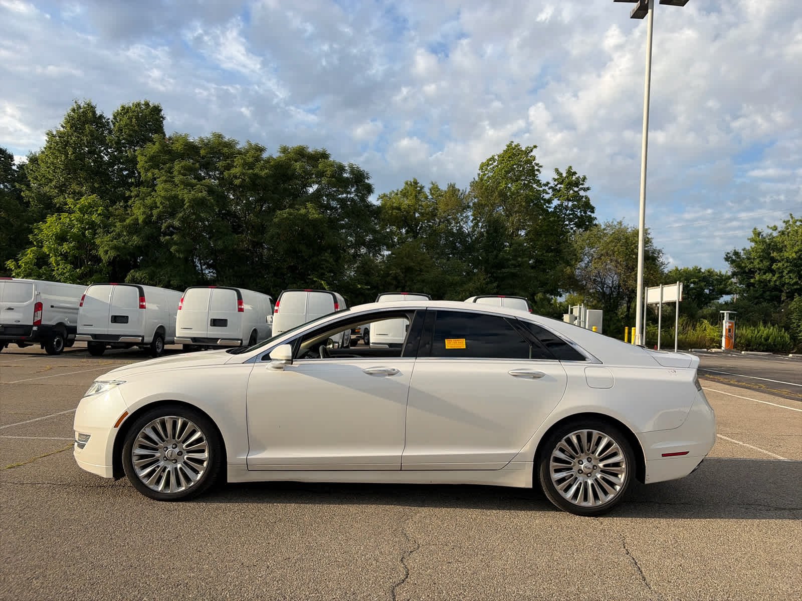 Used 2015 White Platinum Metallic Tri-Coat Lincoln  image 4