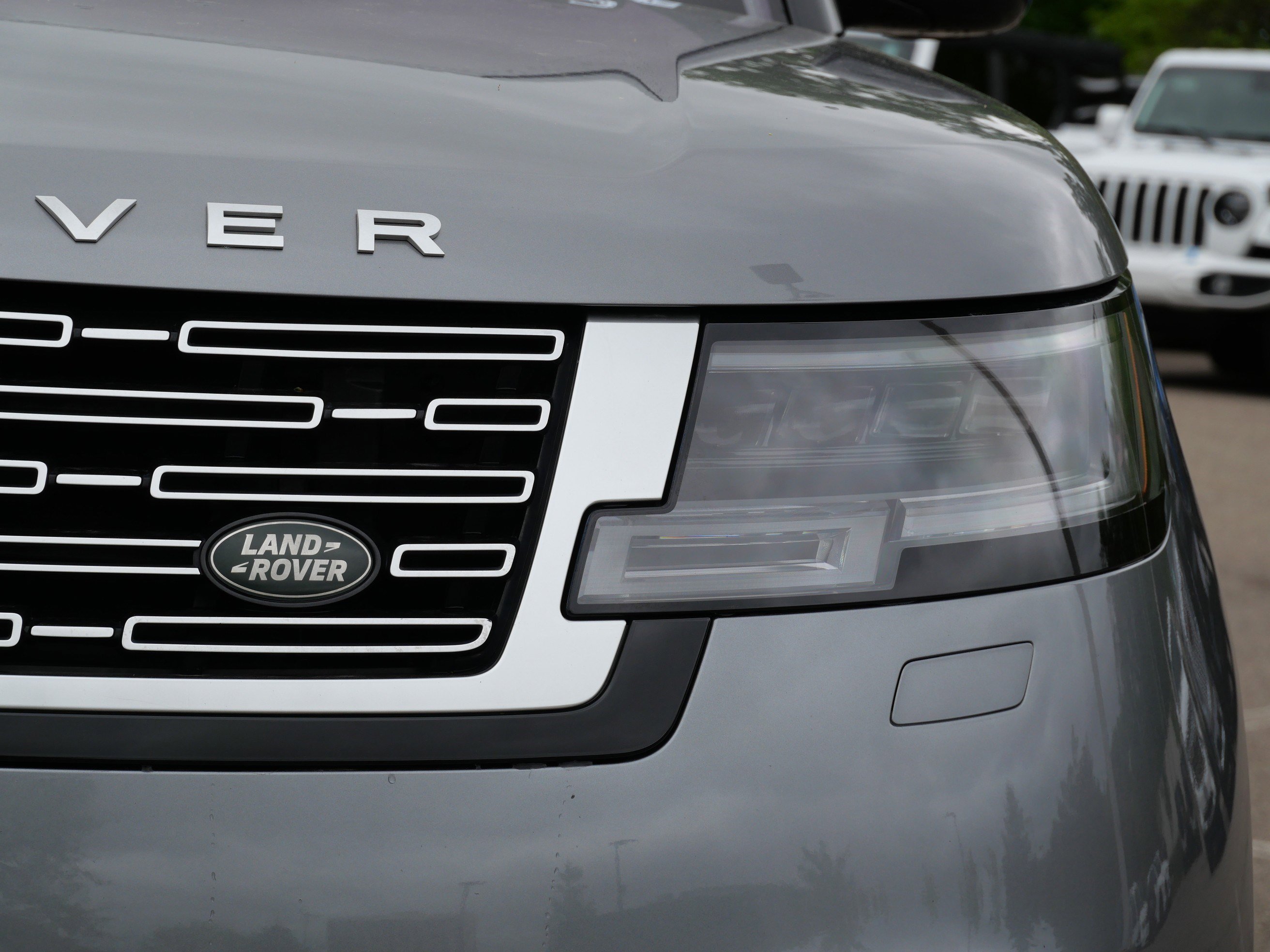 Certified Used 2023 EIGER GREY Land Rover Autobiography image 9