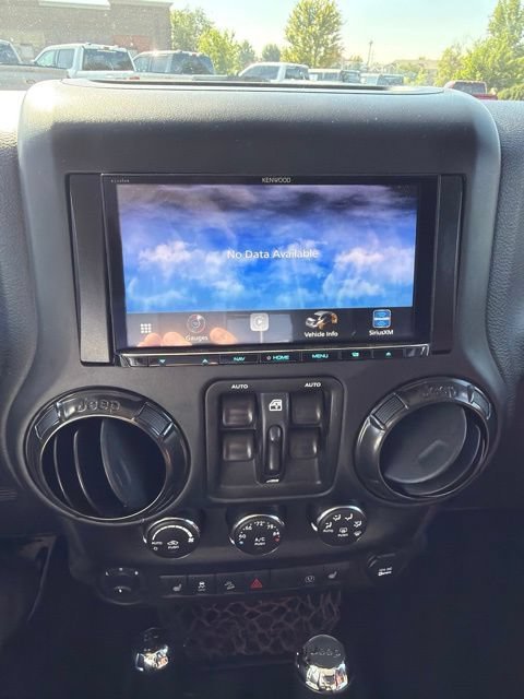 Used 2018 Black Clearcoat Jeep Rubicon Recon image 18