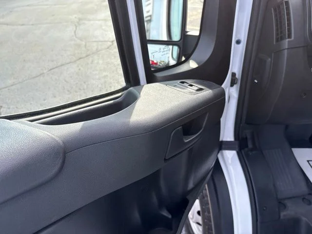 Used 2023 White Ram Base image 21
