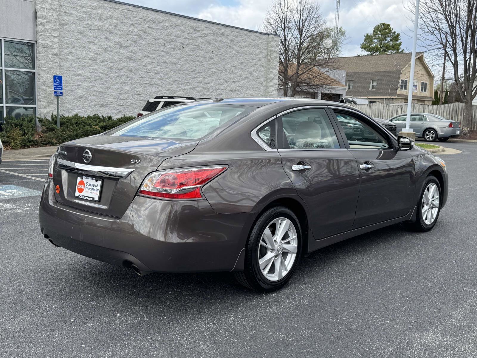 Used 2015 Nissan Altima SV with VIN 1N4AL3AP0FC425563 for sale in Winchester, VA
