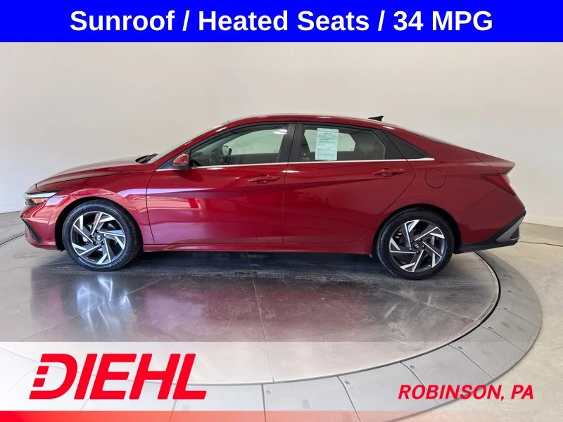Used 2024 Red Hyundai SEL image 4