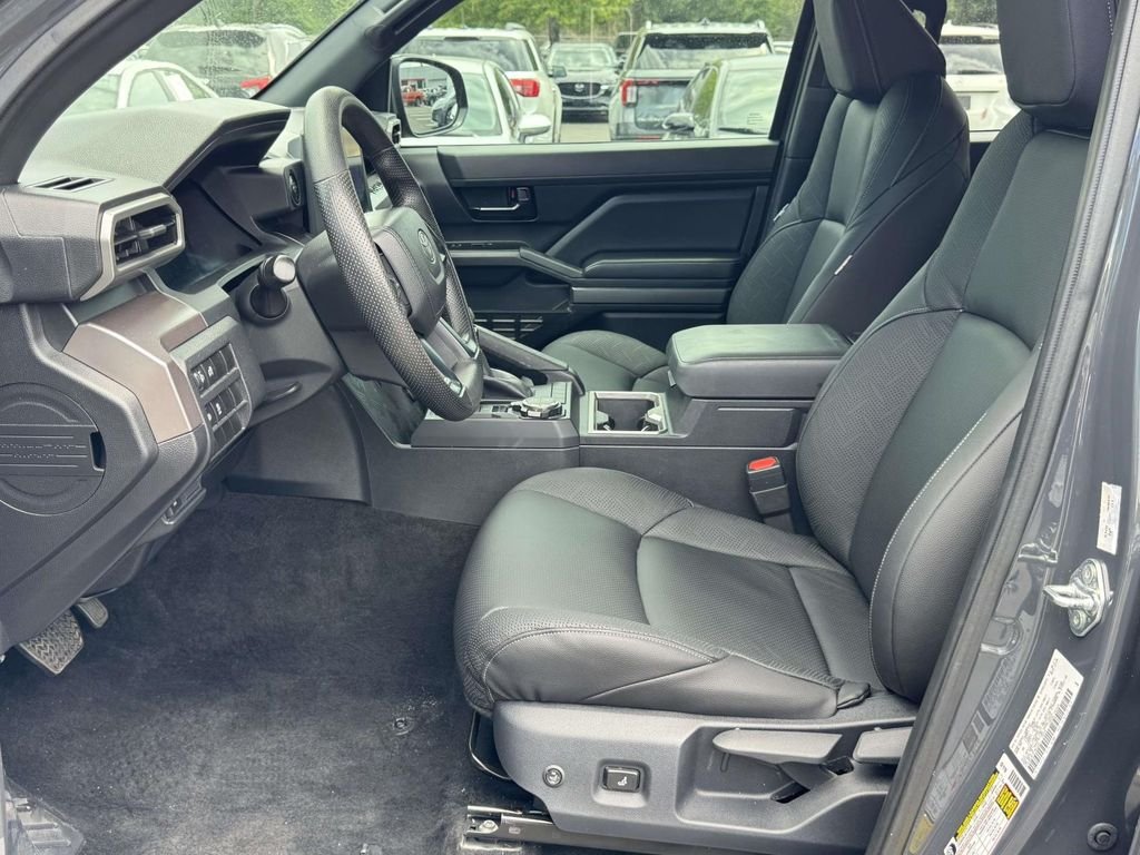 Used 2025  Toyota SR5 image 19