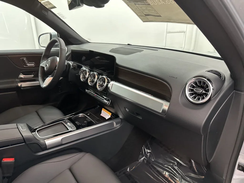 Used 2026 Silver Mercedes-Benz GLB 250 image 27