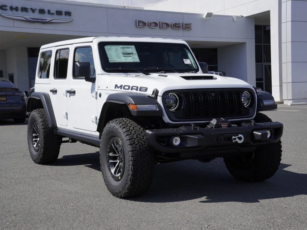 New 2026 Bright White Clear-Coat Exterior Paint Jeep Moab 392 image 1
