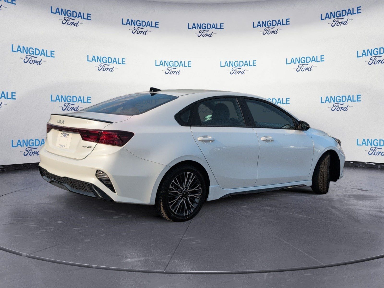 Used 2024 Snow White Pearl Kia GT-Line image 4
