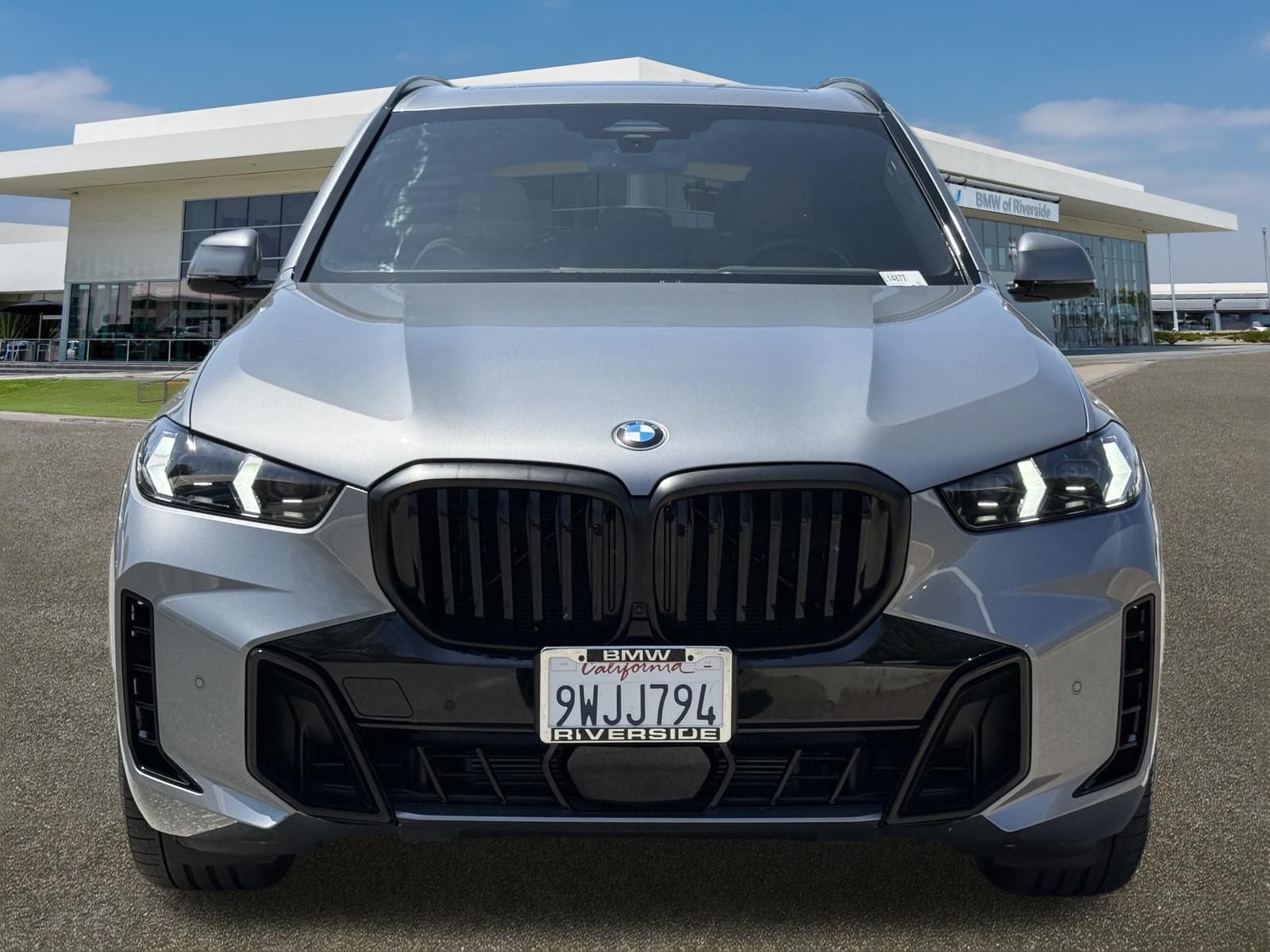 Used 2026 Skyscraper Grey Metallic BMW sDrive40i image 3