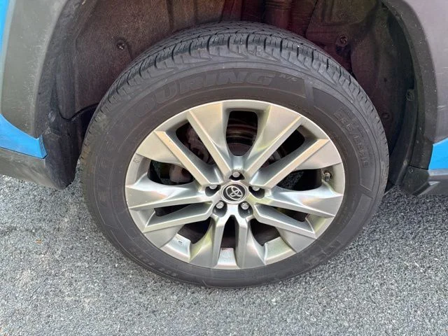 Used 2019 Blue Toyota XLE Premium image 8