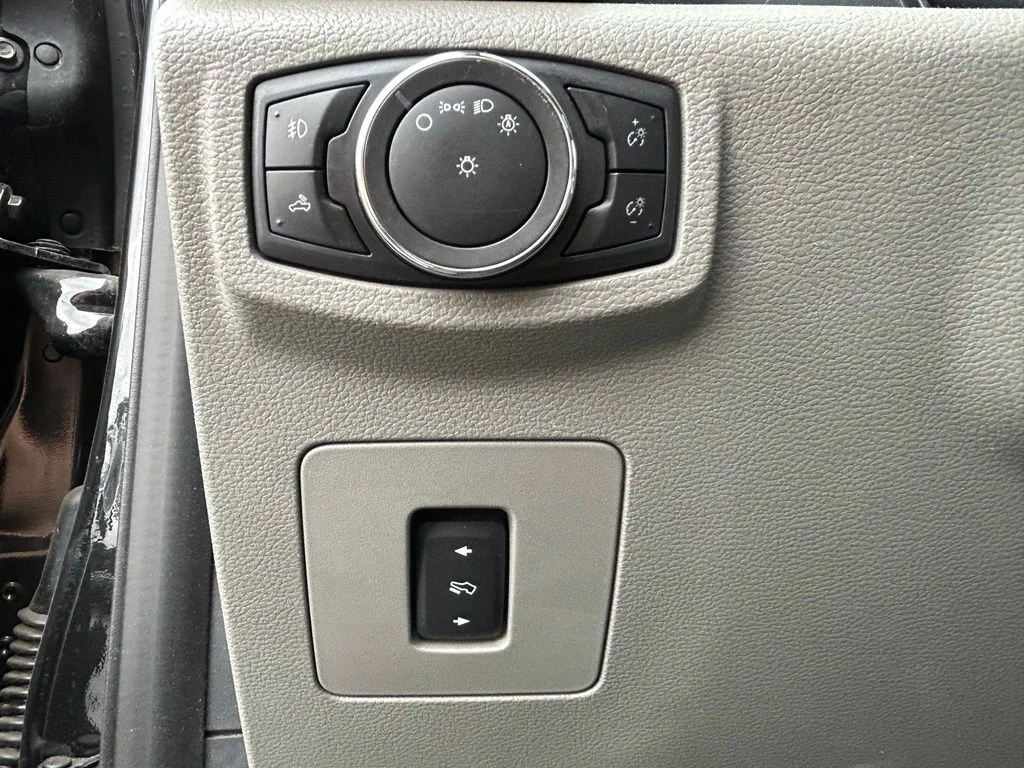 Used 2015 Black Ford XLT image 16