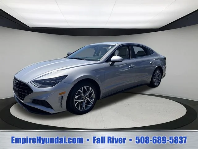 Used 2023 Silver Hyundai SEL image 1