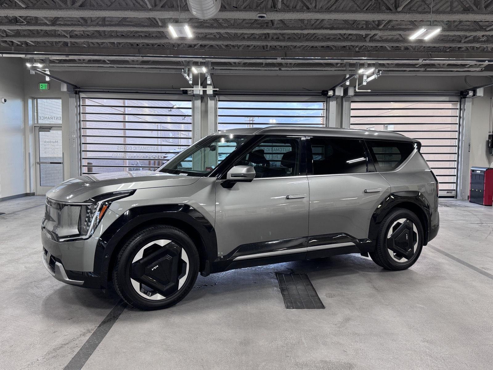 2024 Kia EV9 Land AWD's photo