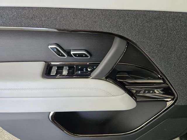 New 2026 Varesine Blue Land Rover SE image 20