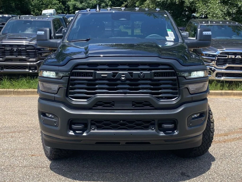 New 2026 Diamond Black Crystal Pearl-Coat Exterior Paint RAM Tradesman image 2
